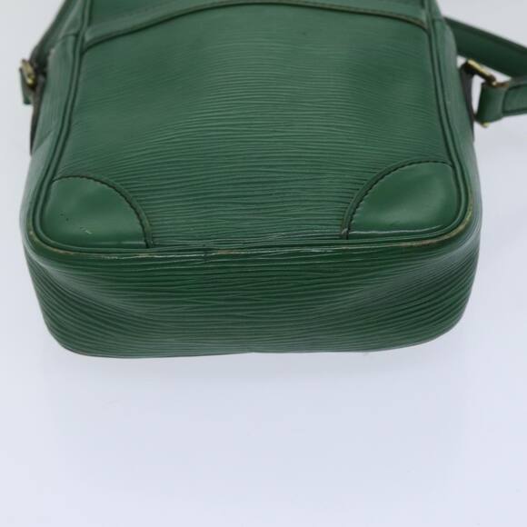 LOUIS VUITTON Epi Danube Shoulder Bag Green M45634 - Picture 5 of 16